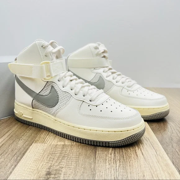 Nike Air Force 1 High LE - Picture 4 of 8